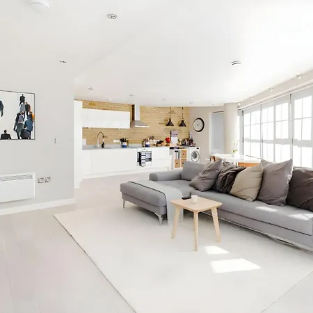 Large Apartment By Liverpool Street Station